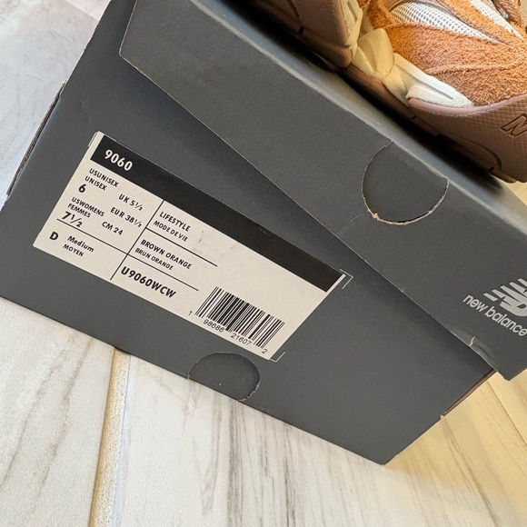 New Balance 9060 - Picture 3 of 5